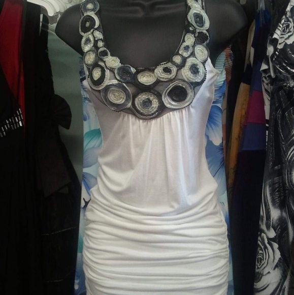 White Dress - Picture 4 of 4